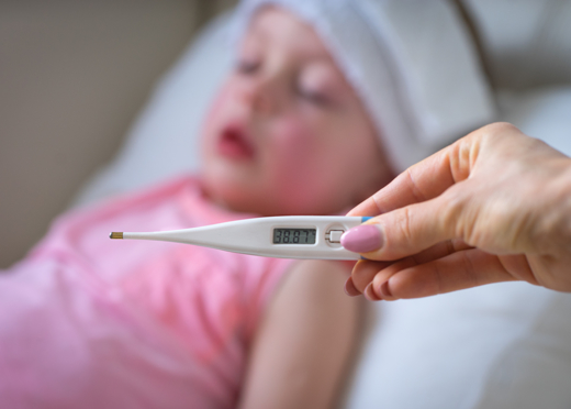 Çocuklarda Yüksek Ateş Neyin Belirtisi? Ne Zaman Acile Gidilmeli? Evde Doğru Müdahale Rehberi