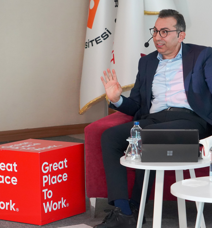 İlham Veren Sohbetler: “Bir tesadüfün 30 yıllık hikayesi”